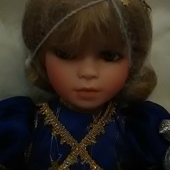 New in box Paradise Galleries Doll - Picture 4 of 8